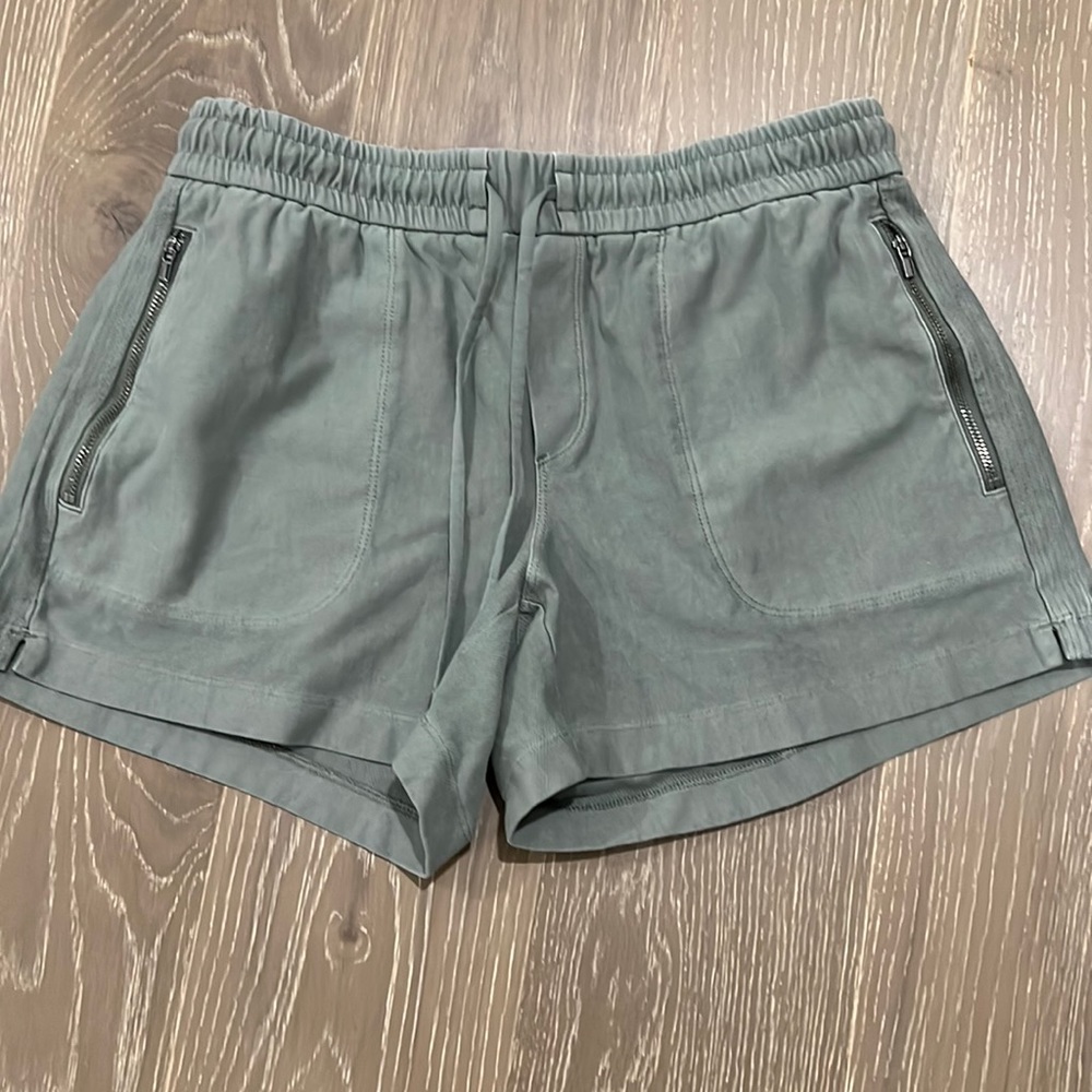 NWOT Athleta Farallon shorts